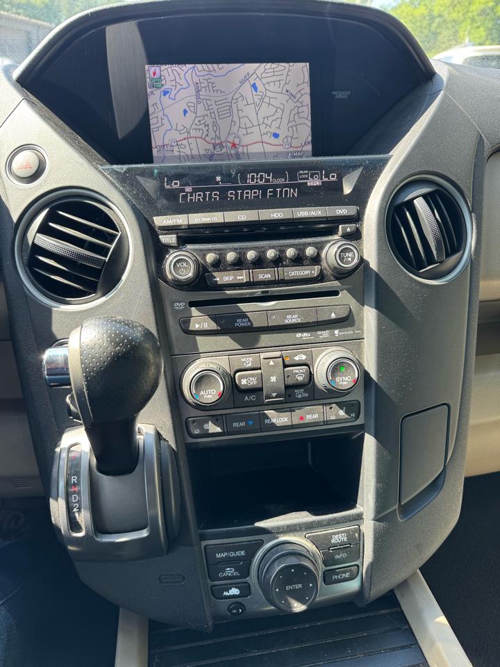 Honda Pilot Touring 4WD 5-Spd AT with DVD 2012