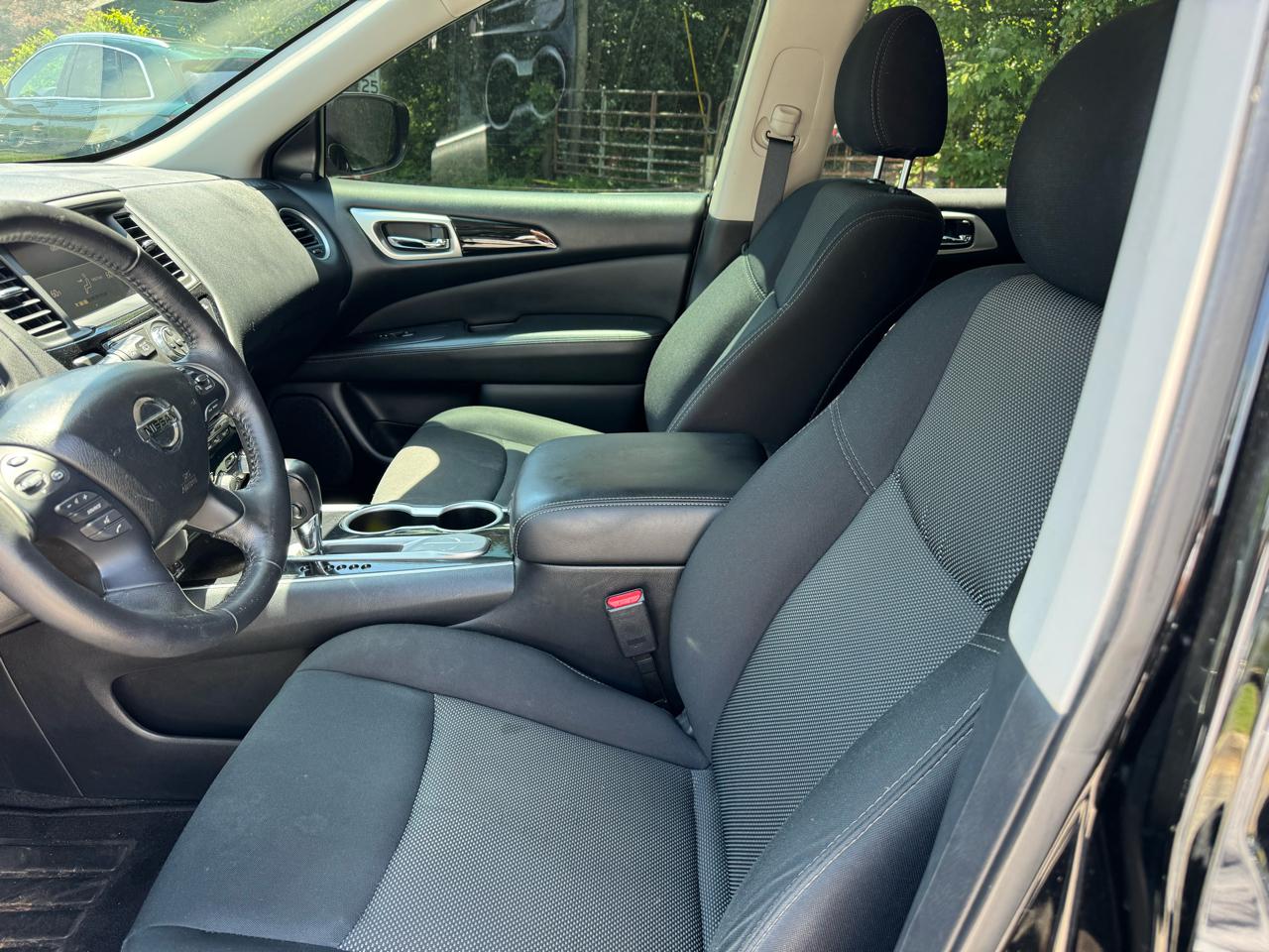 Nissan Pathfinder SV 2020
