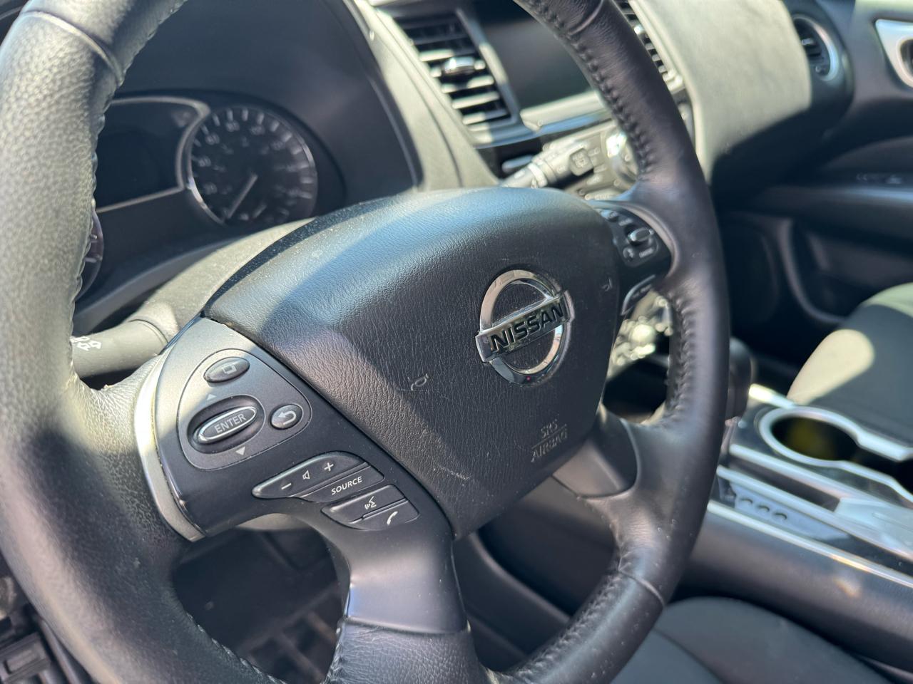 Nissan Pathfinder SV 2020