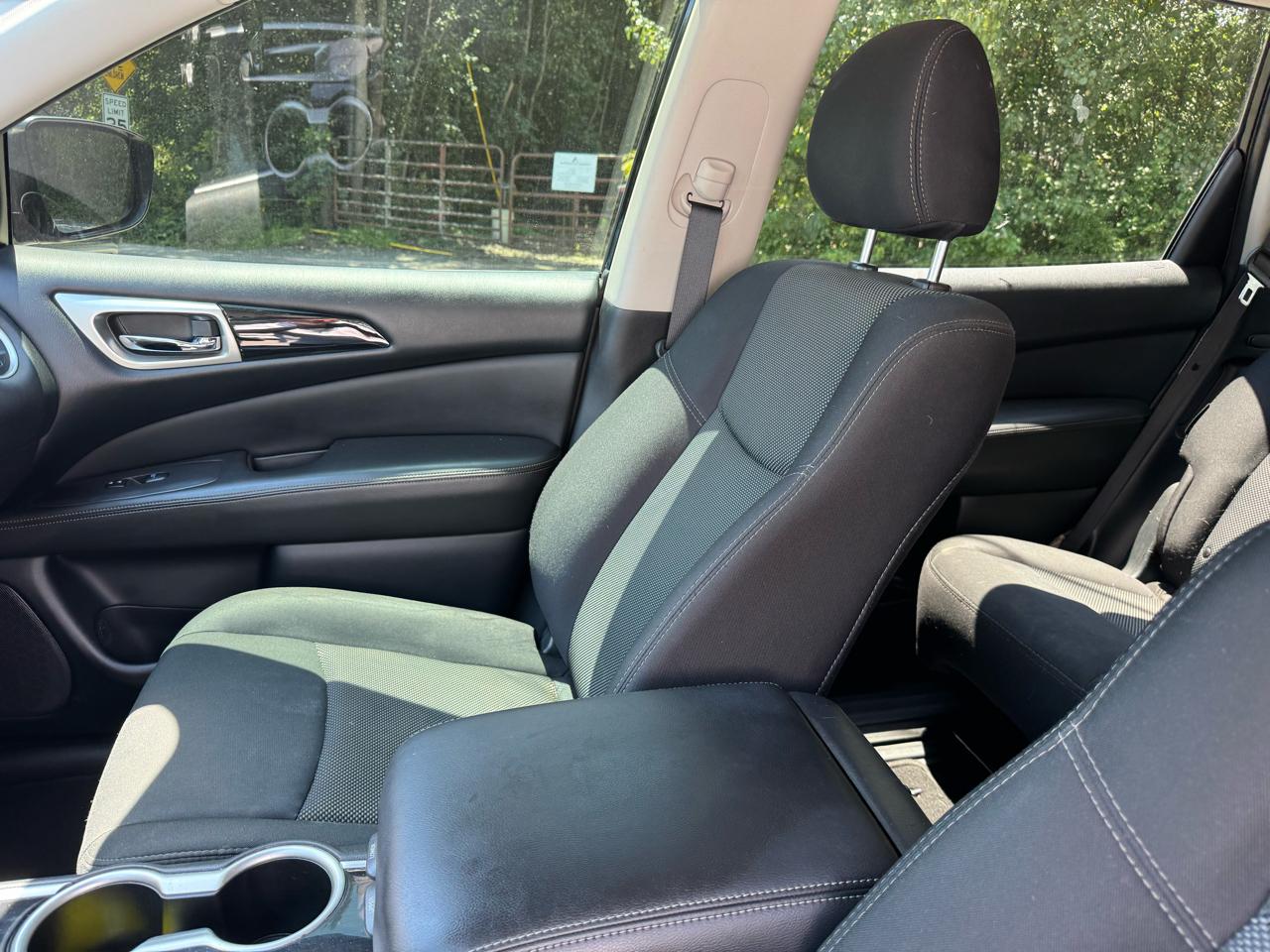 Nissan Pathfinder SV 2020