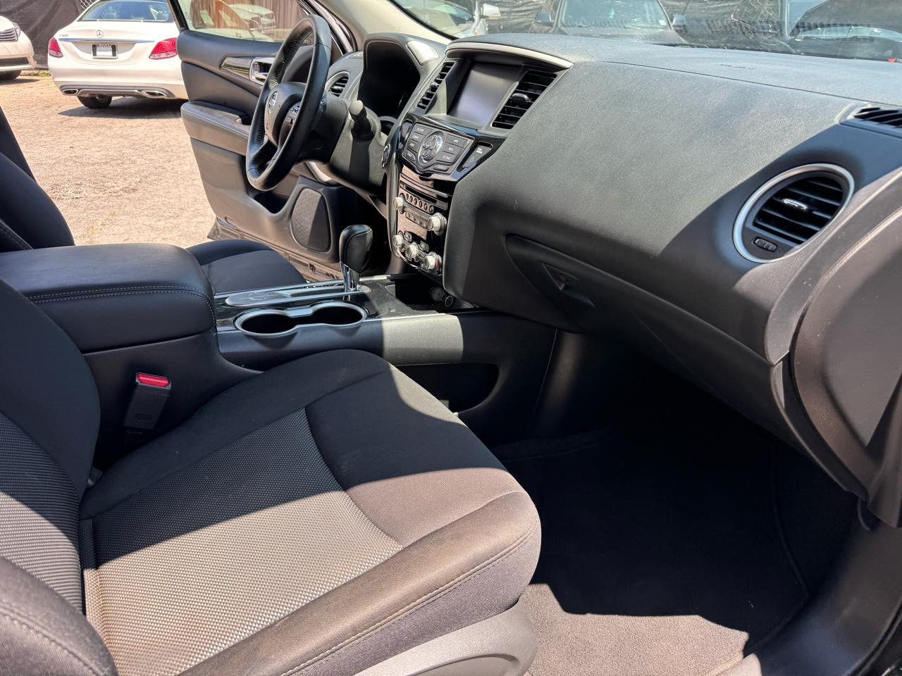 Nissan Pathfinder SV 2020