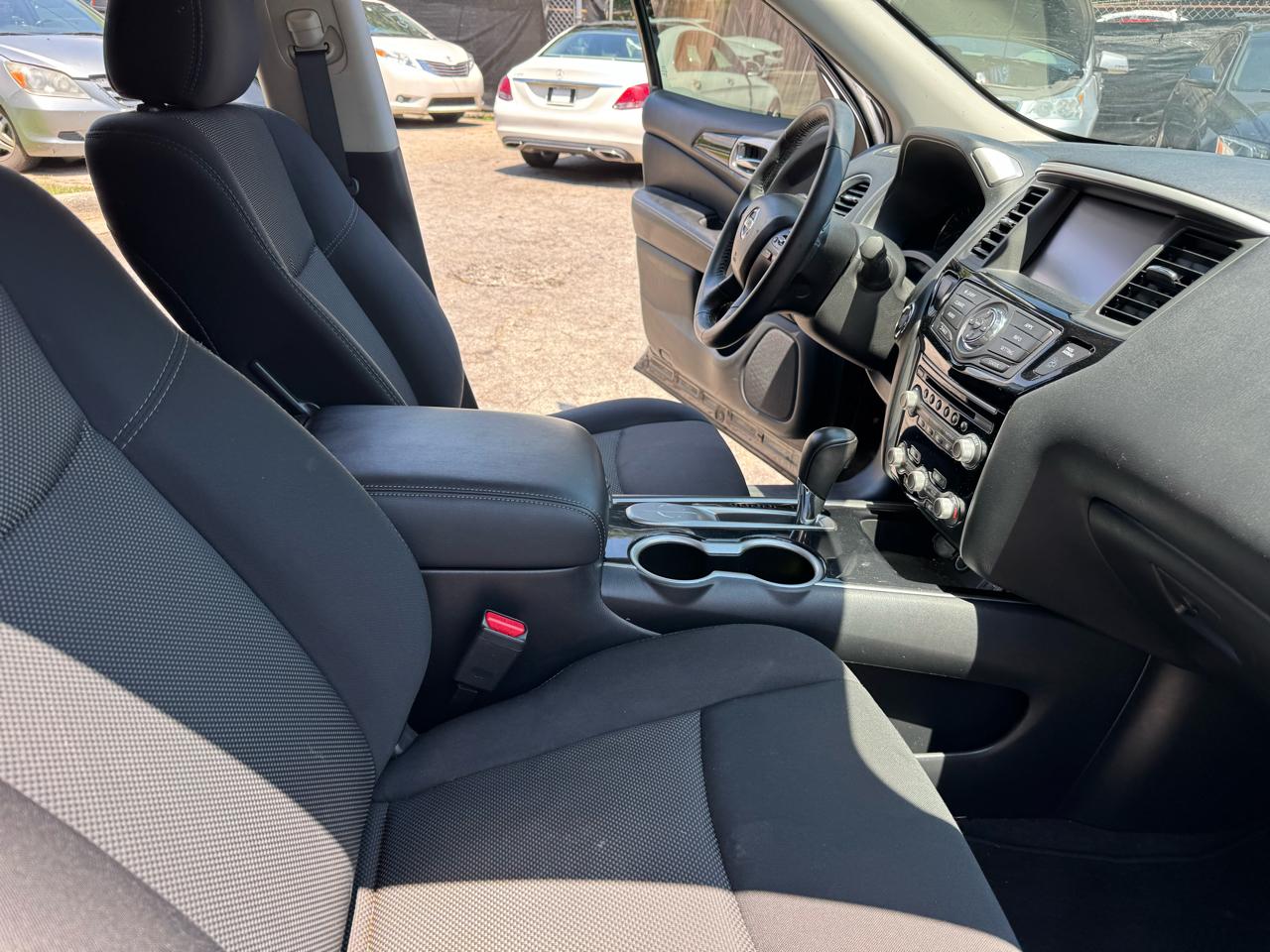 Nissan Pathfinder SV 2020