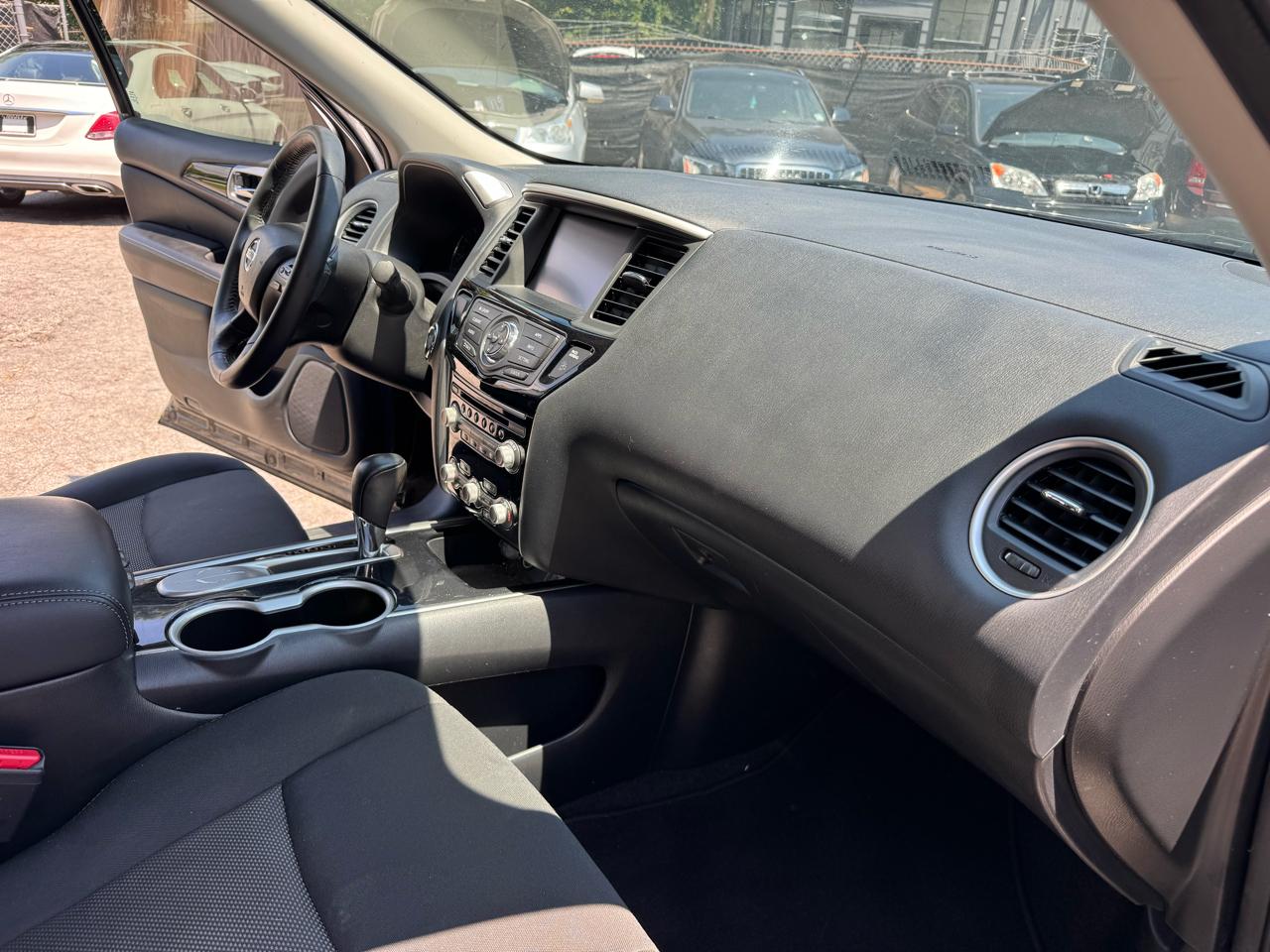 Nissan Pathfinder SV 2020