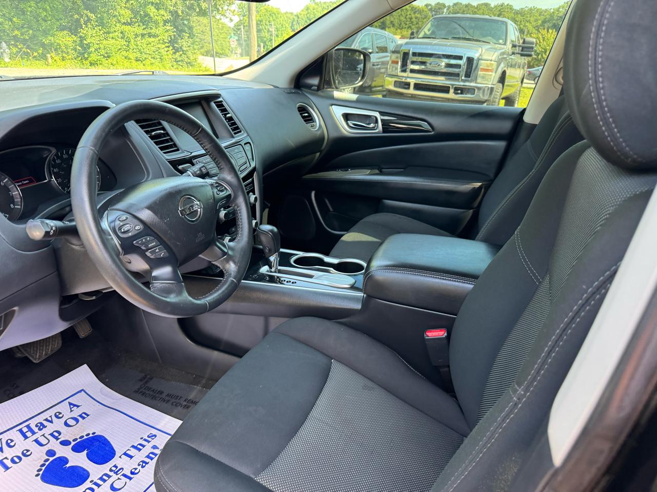 Nissan Pathfinder SV 2020
