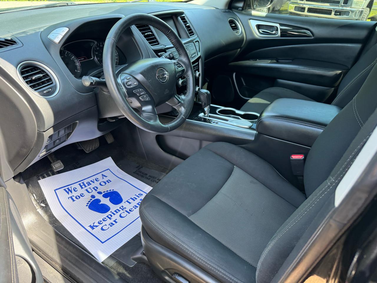 Nissan Pathfinder SV 2020