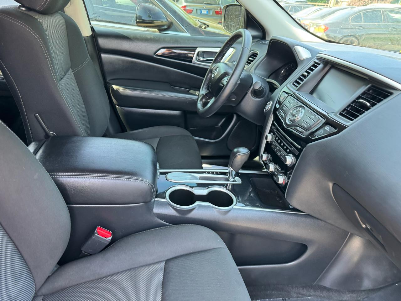 Nissan Pathfinder SV 2020