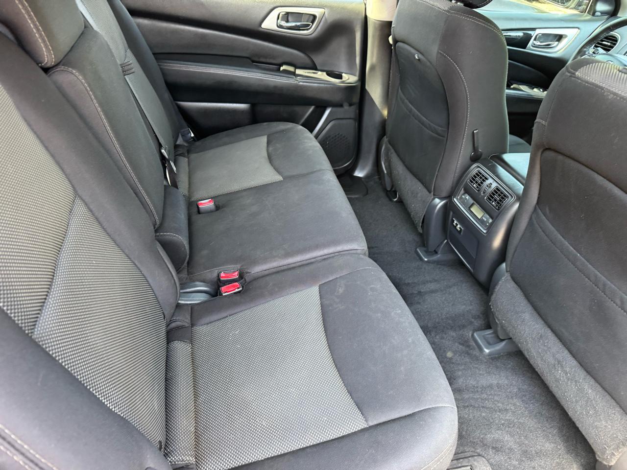 Nissan Pathfinder SV 2020