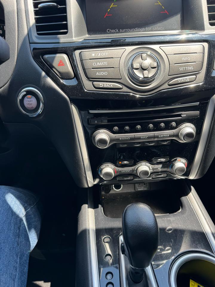 Nissan Pathfinder SV 2020