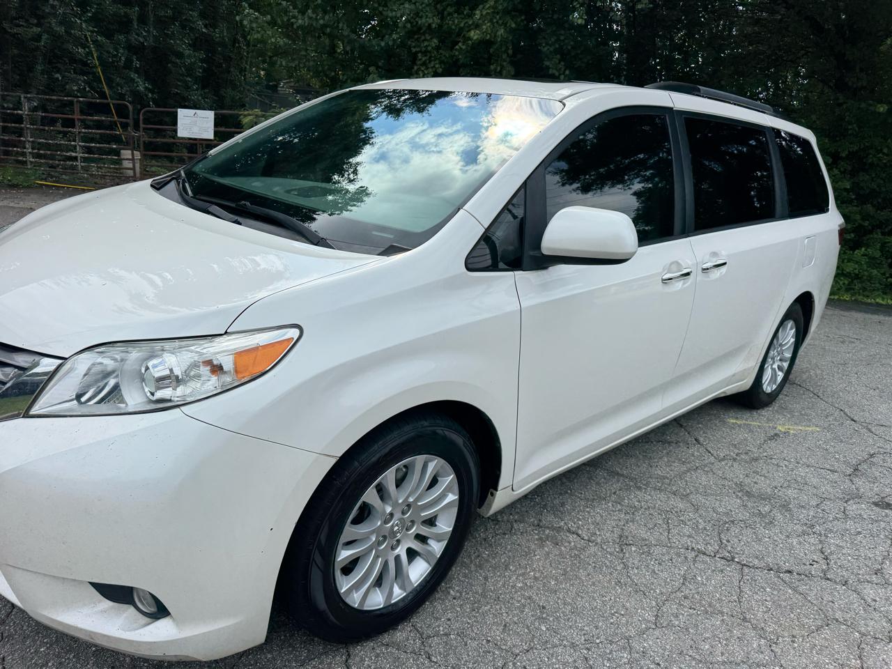 Toyota Sienna Limited Premium 7-Passenger 2017
