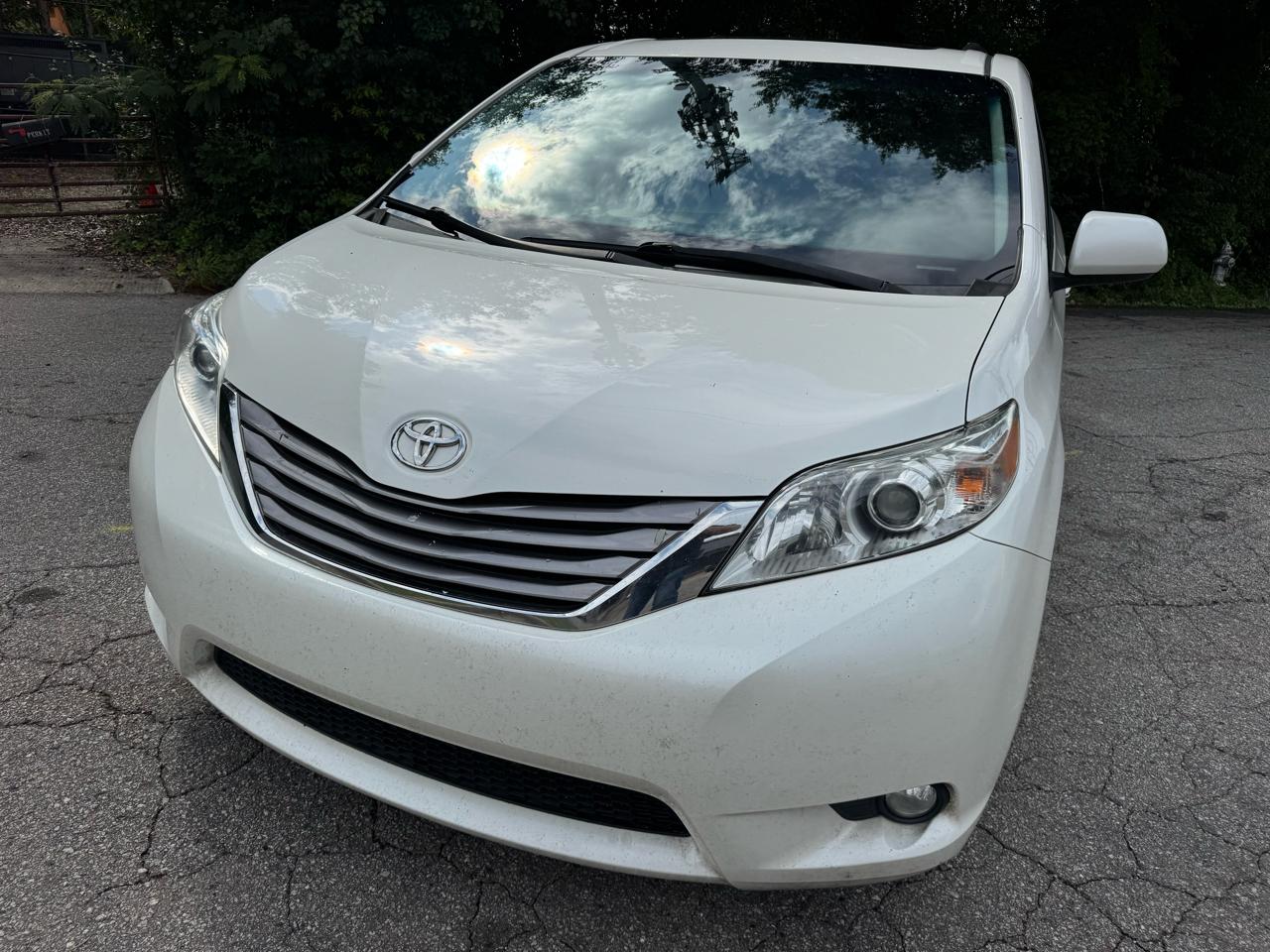 Toyota Sienna Limited Premium 7-Passenger 2017