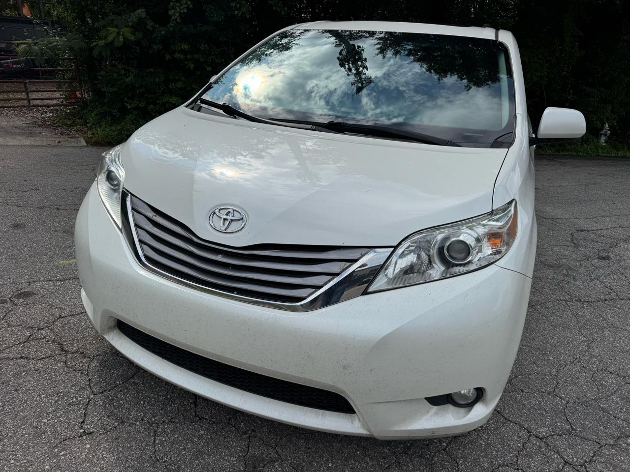 Toyota Sienna Limited Premium 7-Passenger 2017