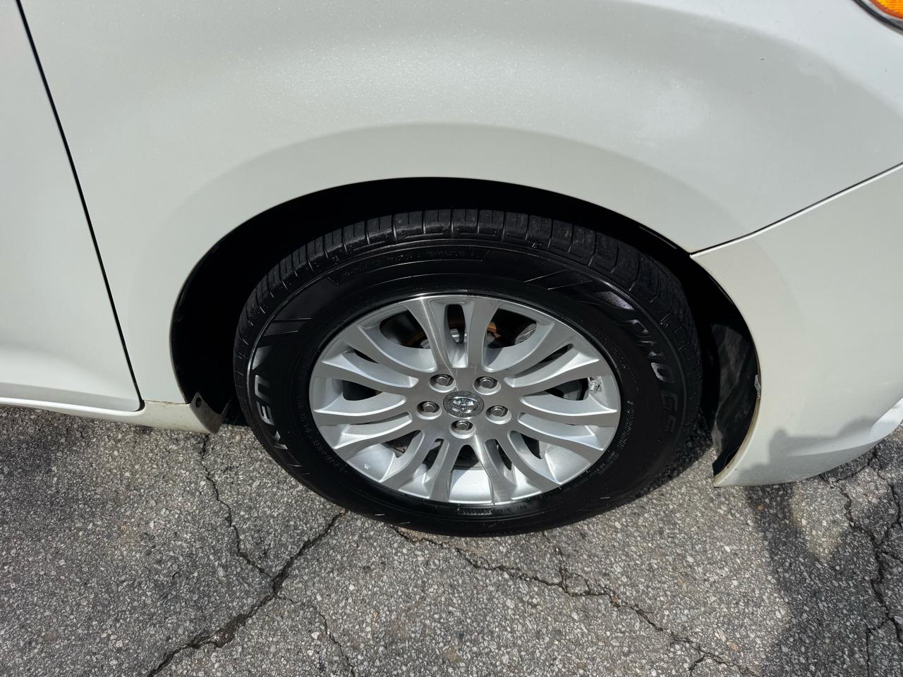 Toyota Sienna Limited Premium 7-Passenger 2017