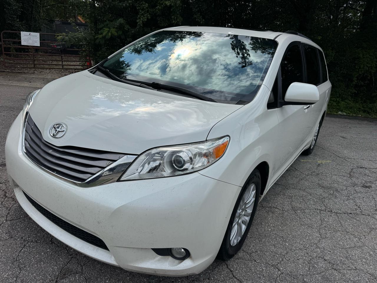 Toyota Sienna Limited Premium 7-Passenger 2017