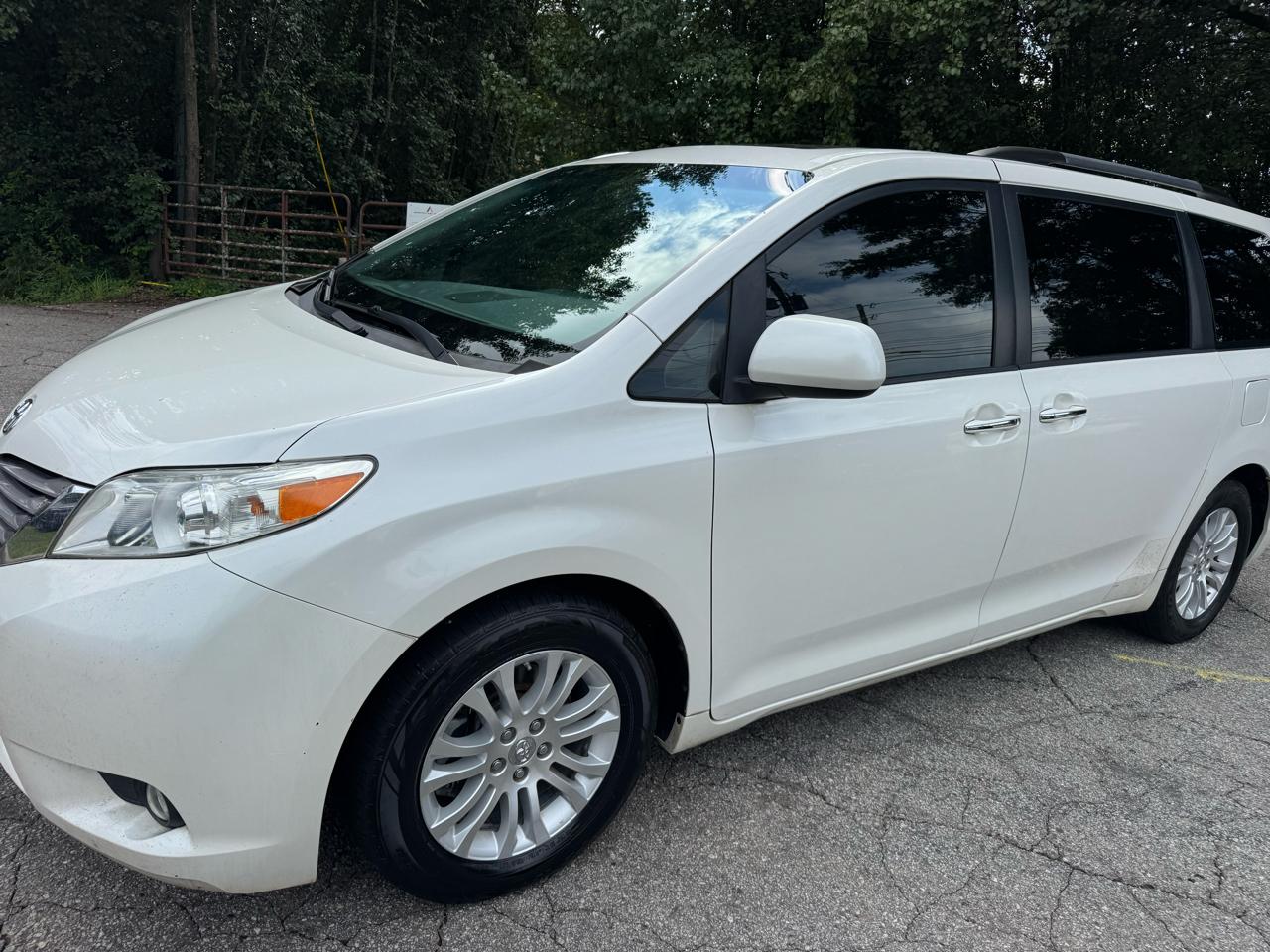 Toyota Sienna Limited Premium 7-Passenger 2017