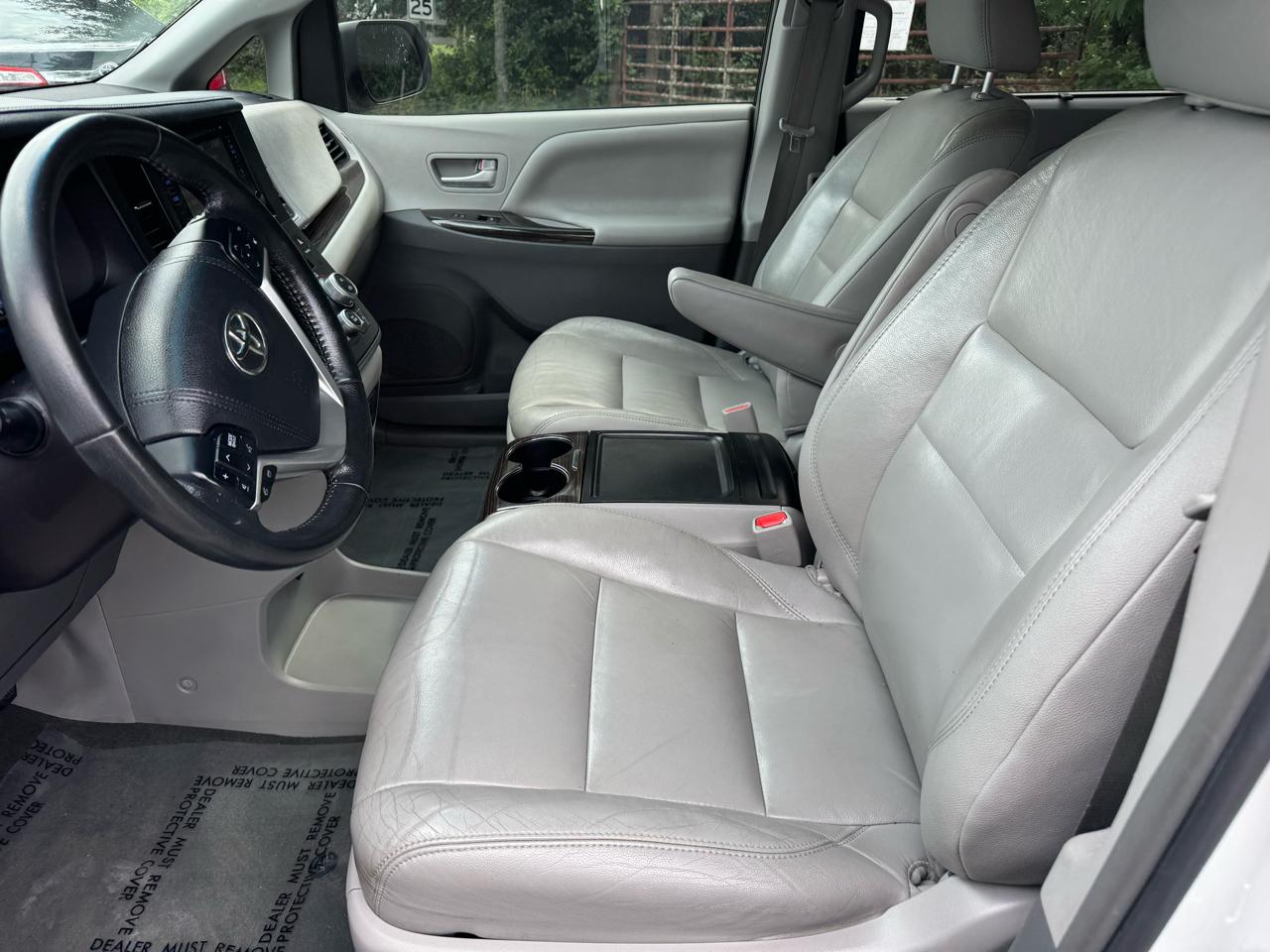 Toyota Sienna Limited Premium 7-Passenger 2017