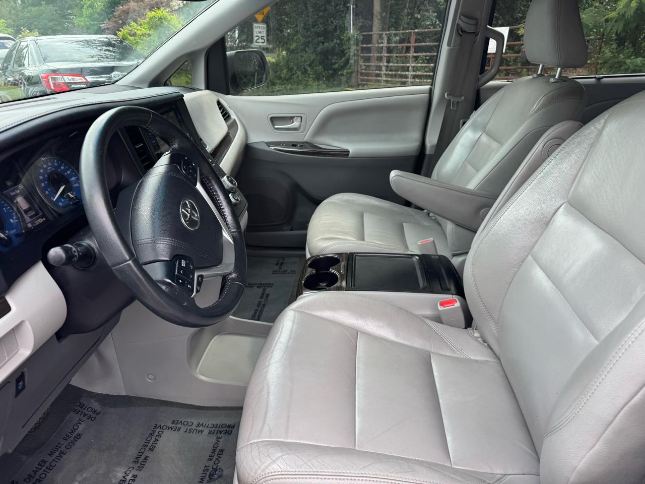 Toyota Sienna Limited Premium 7-Passenger 2017