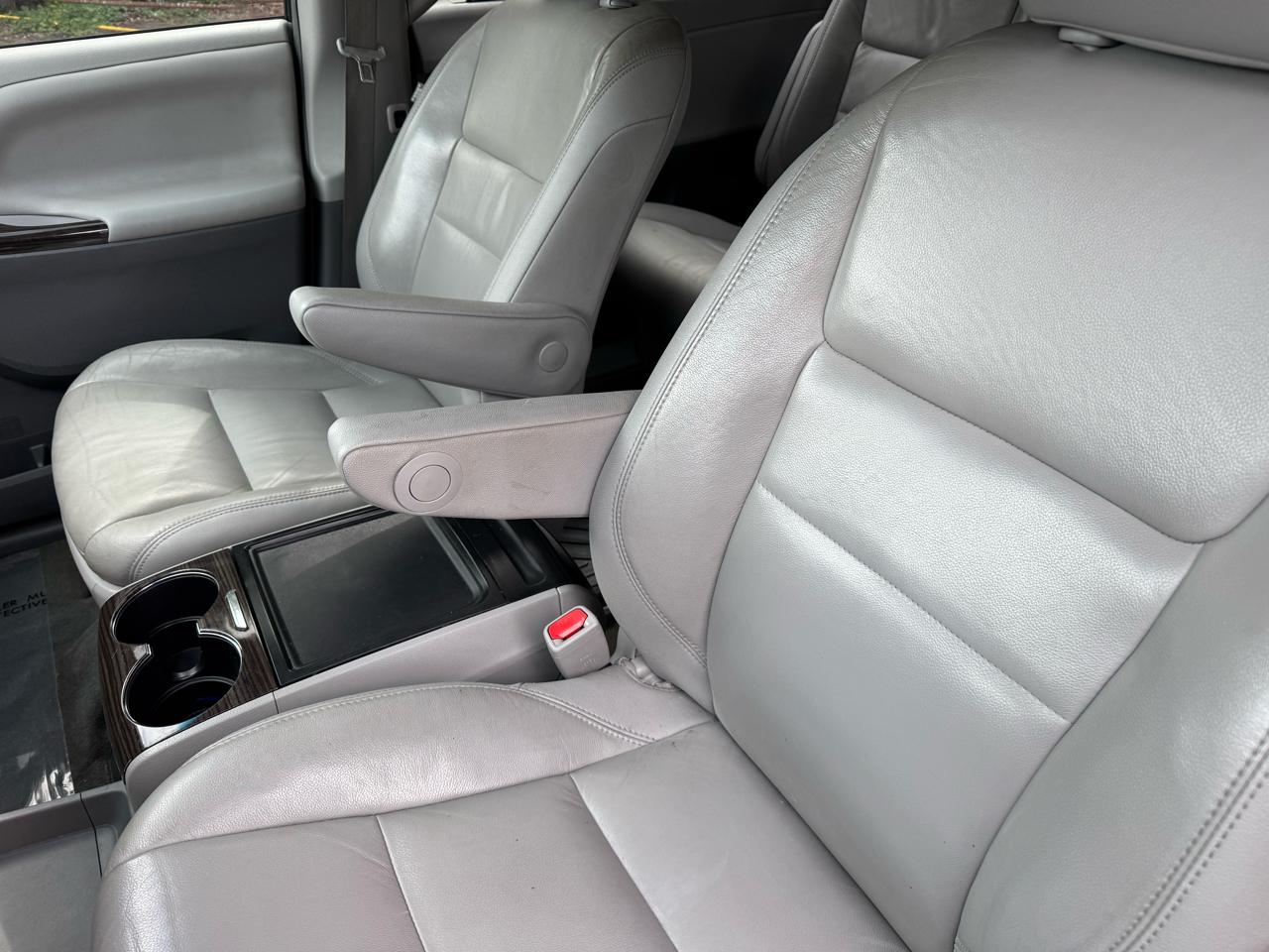 Toyota Sienna Limited Premium 7-Passenger 2017