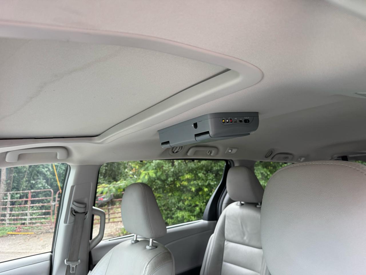 Toyota Sienna Limited Premium 7-Passenger 2017