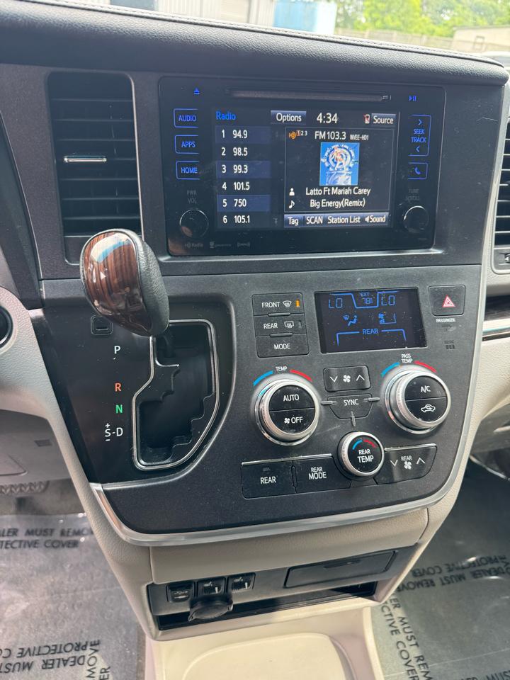 Toyota Sienna Limited Premium 7-Passenger 2017