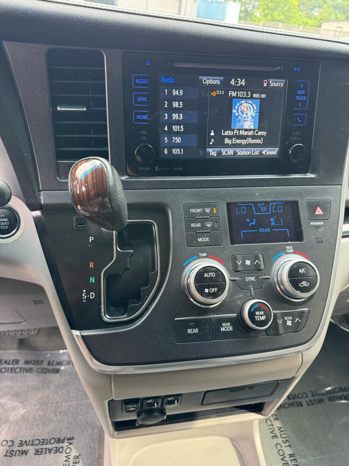 Toyota Sienna Limited Premium 7-Passenger 2017