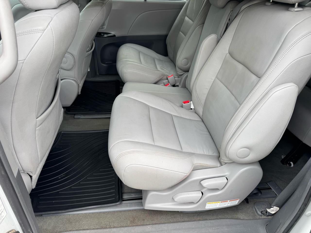 Toyota Sienna Limited Premium 7-Passenger 2017