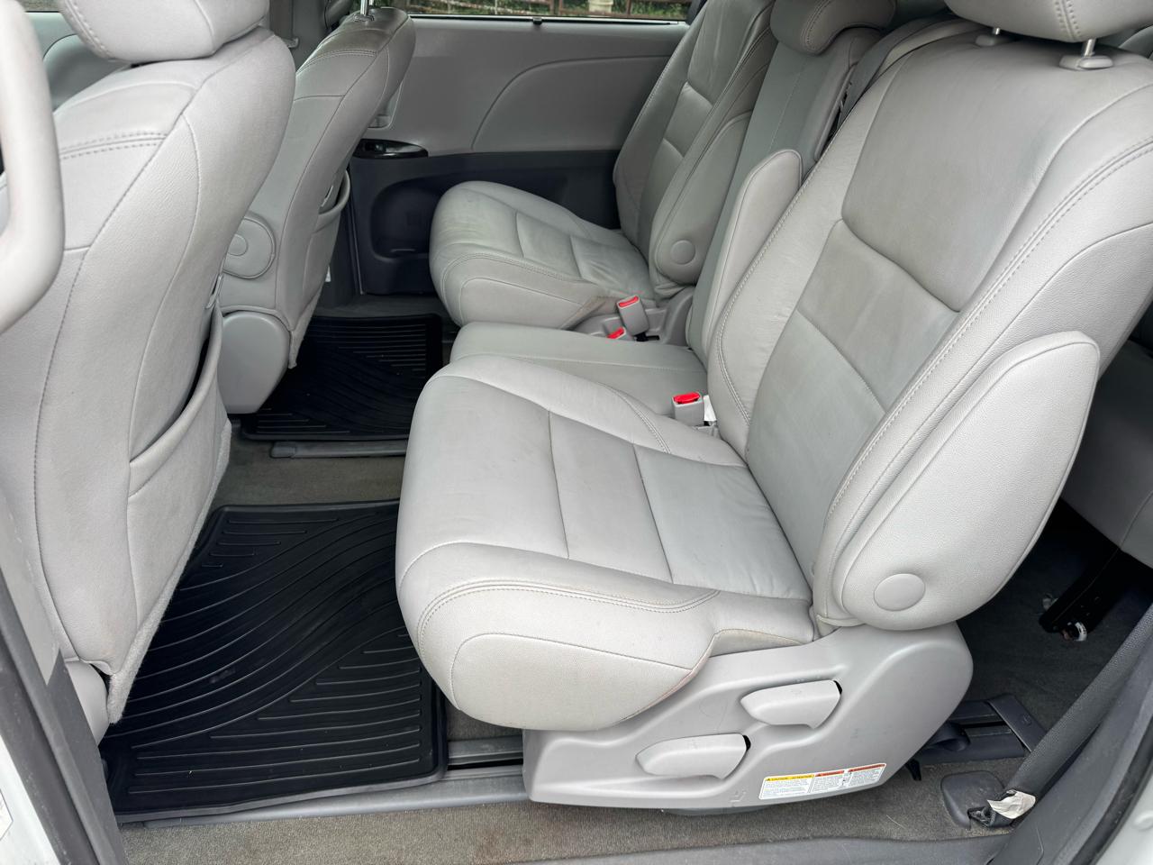 Toyota Sienna Limited Premium 7-Passenger 2017