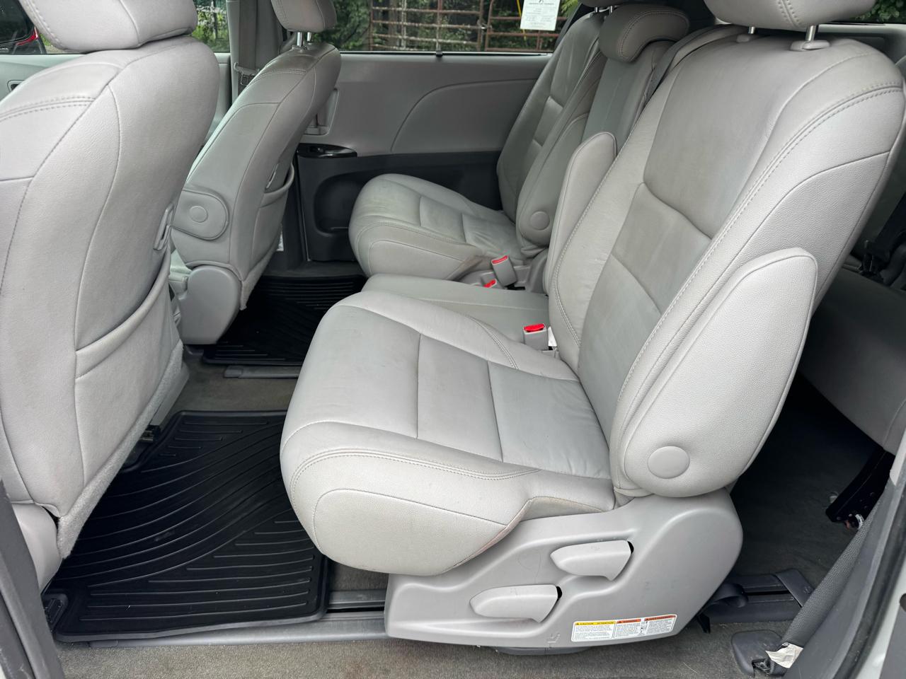 Toyota Sienna Limited Premium 7-Passenger 2017