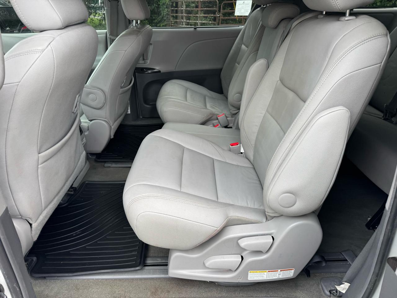 Toyota Sienna Limited Premium 7-Passenger 2017