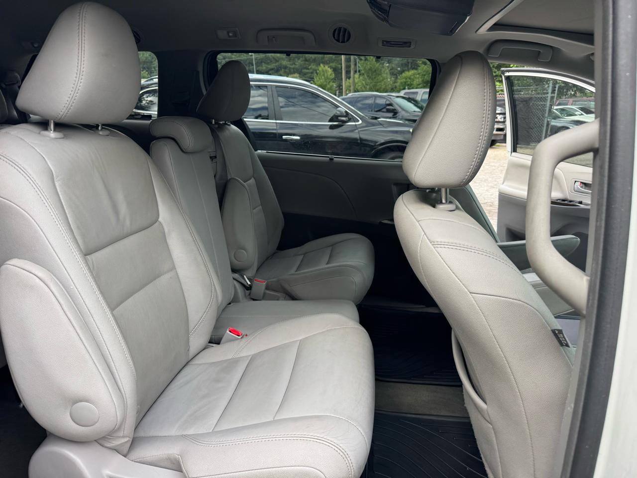 Toyota Sienna Limited Premium 7-Passenger 2017