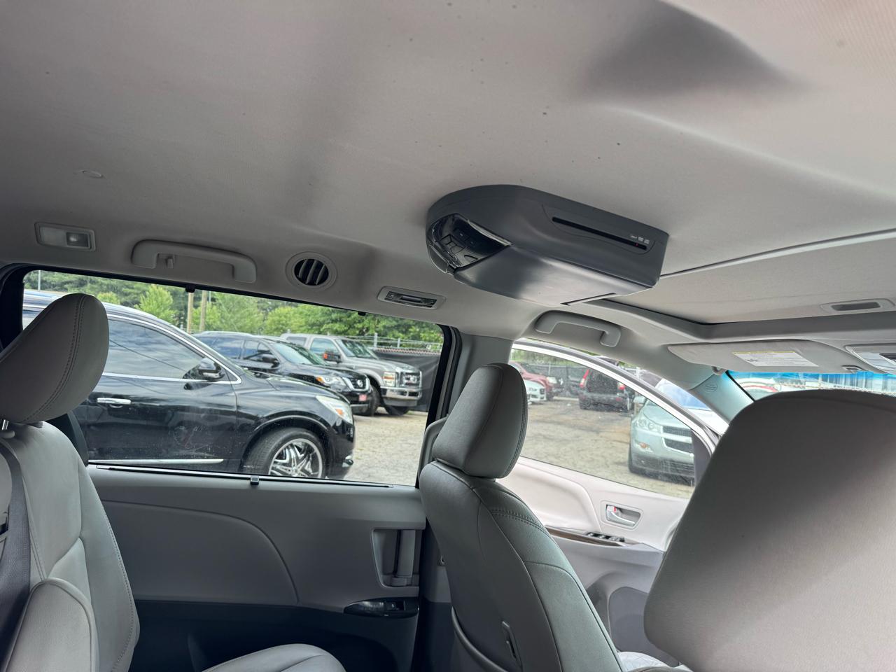 Toyota Sienna Limited Premium 7-Passenger 2017