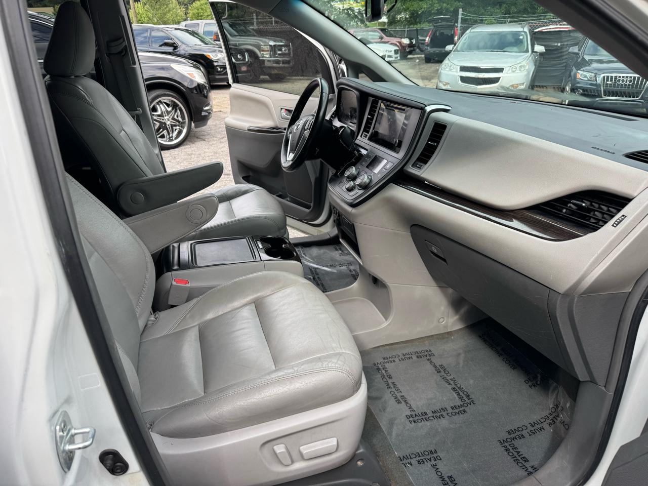 Toyota Sienna Limited Premium 7-Passenger 2017
