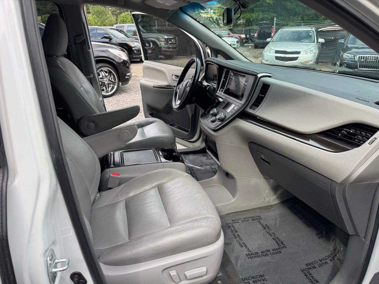Toyota Sienna Limited Premium 7-Passenger 2017