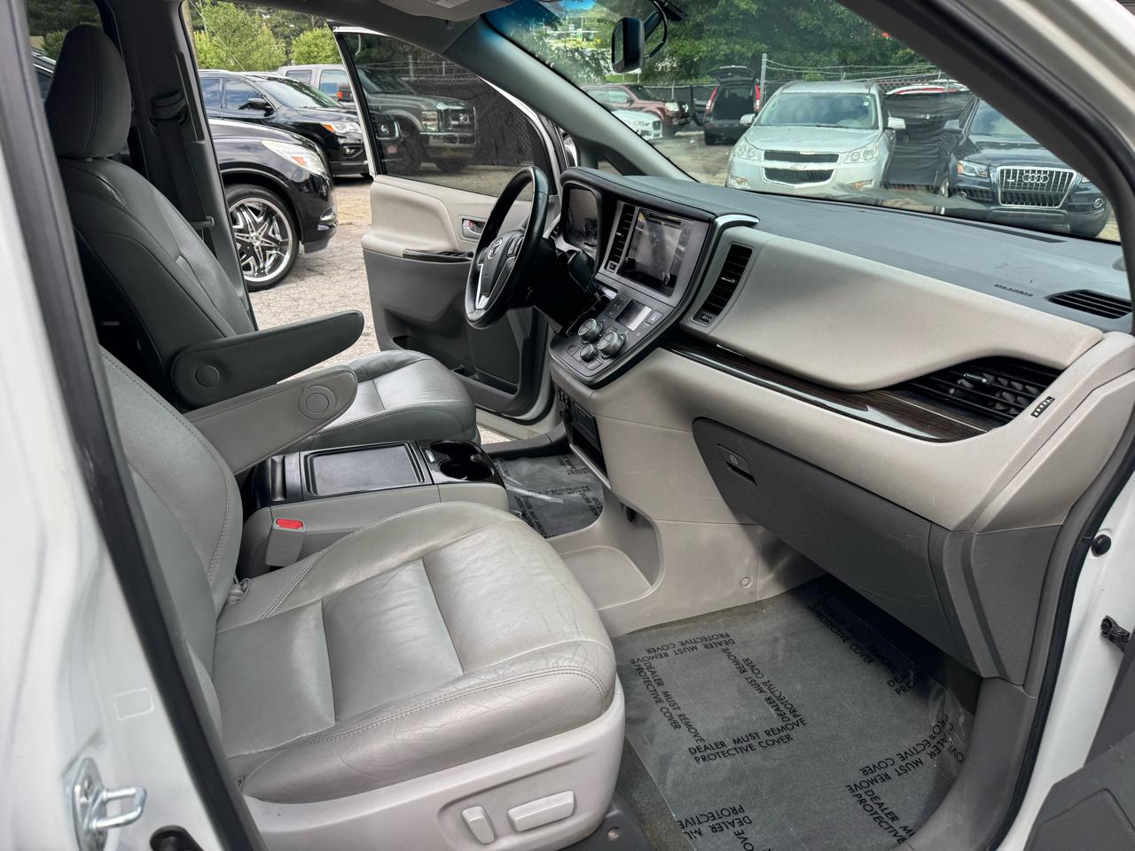Toyota Sienna Limited Premium 7-Passenger 2017