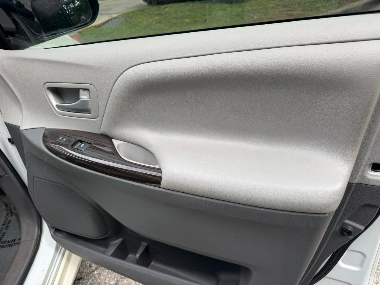 Toyota Sienna Limited Premium 7-Passenger 2017