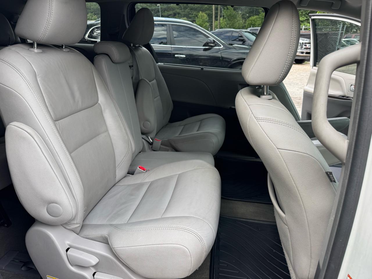 Toyota Sienna Limited Premium 7-Passenger 2017