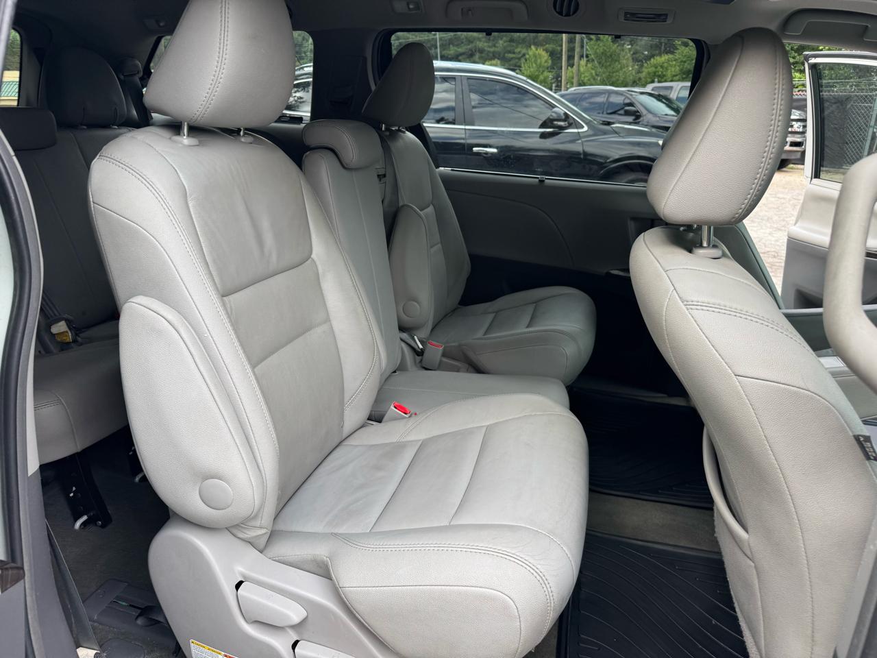 Toyota Sienna Limited Premium 7-Passenger 2017