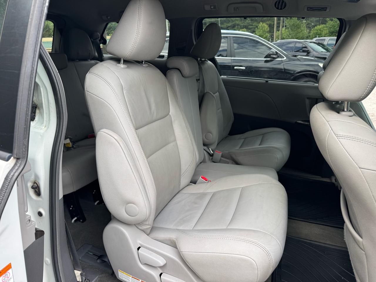 Toyota Sienna Limited Premium 7-Passenger 2017