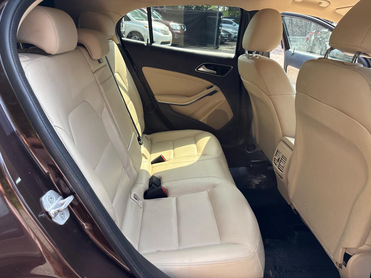 Mercedes-Benz GLA-Class GLA250 2015