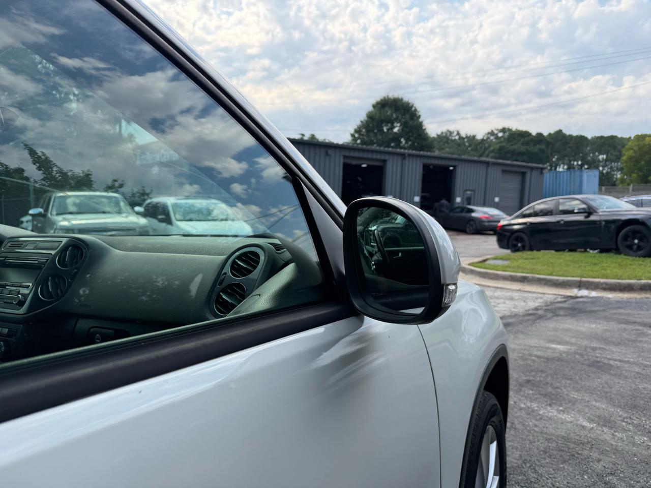 Volkswagen Tiguan S 2014