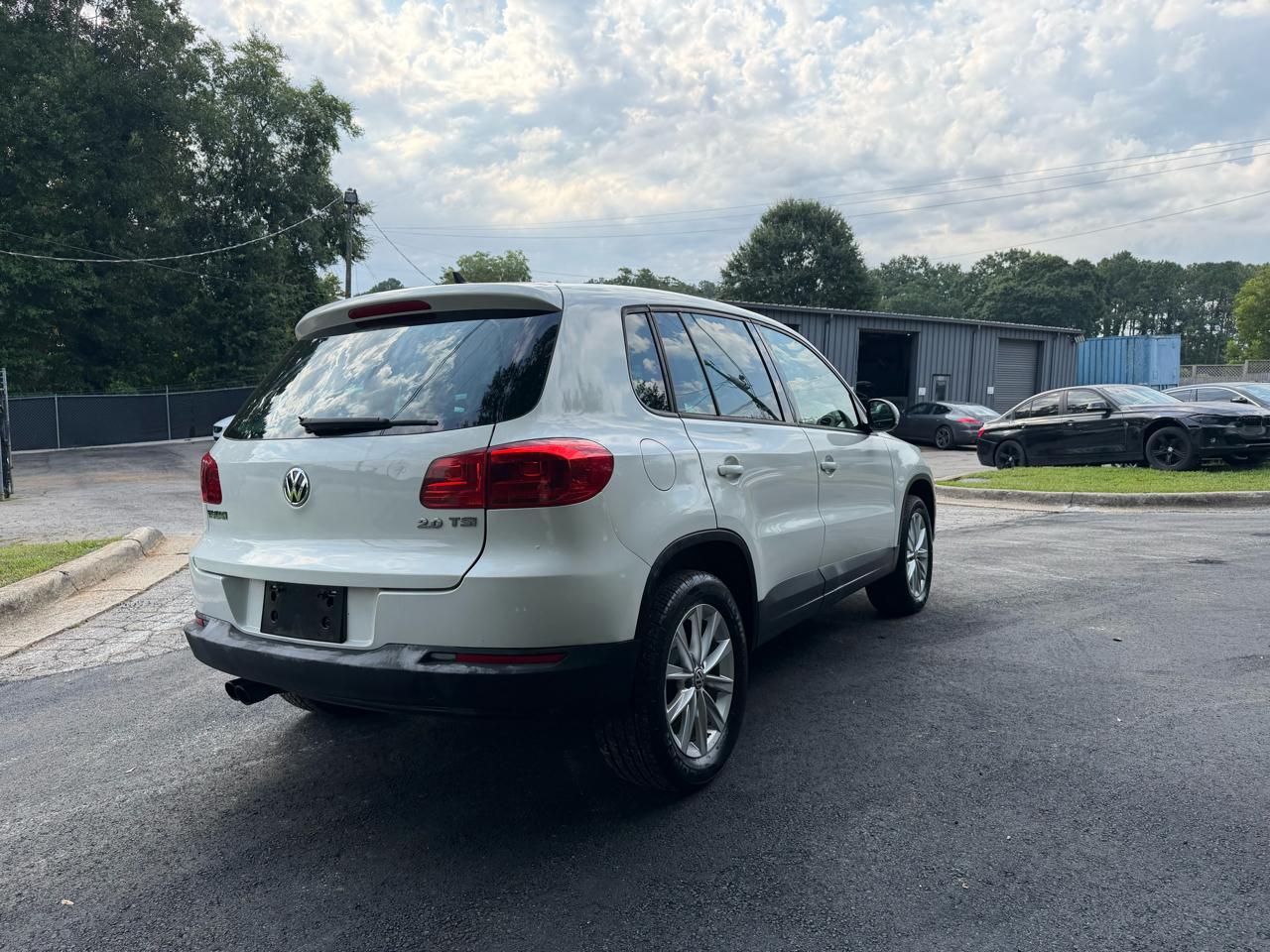 Volkswagen Tiguan S 2014