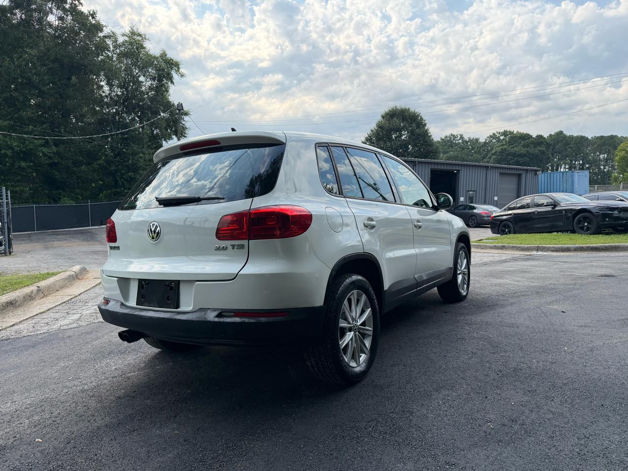 Volkswagen Tiguan S 2014