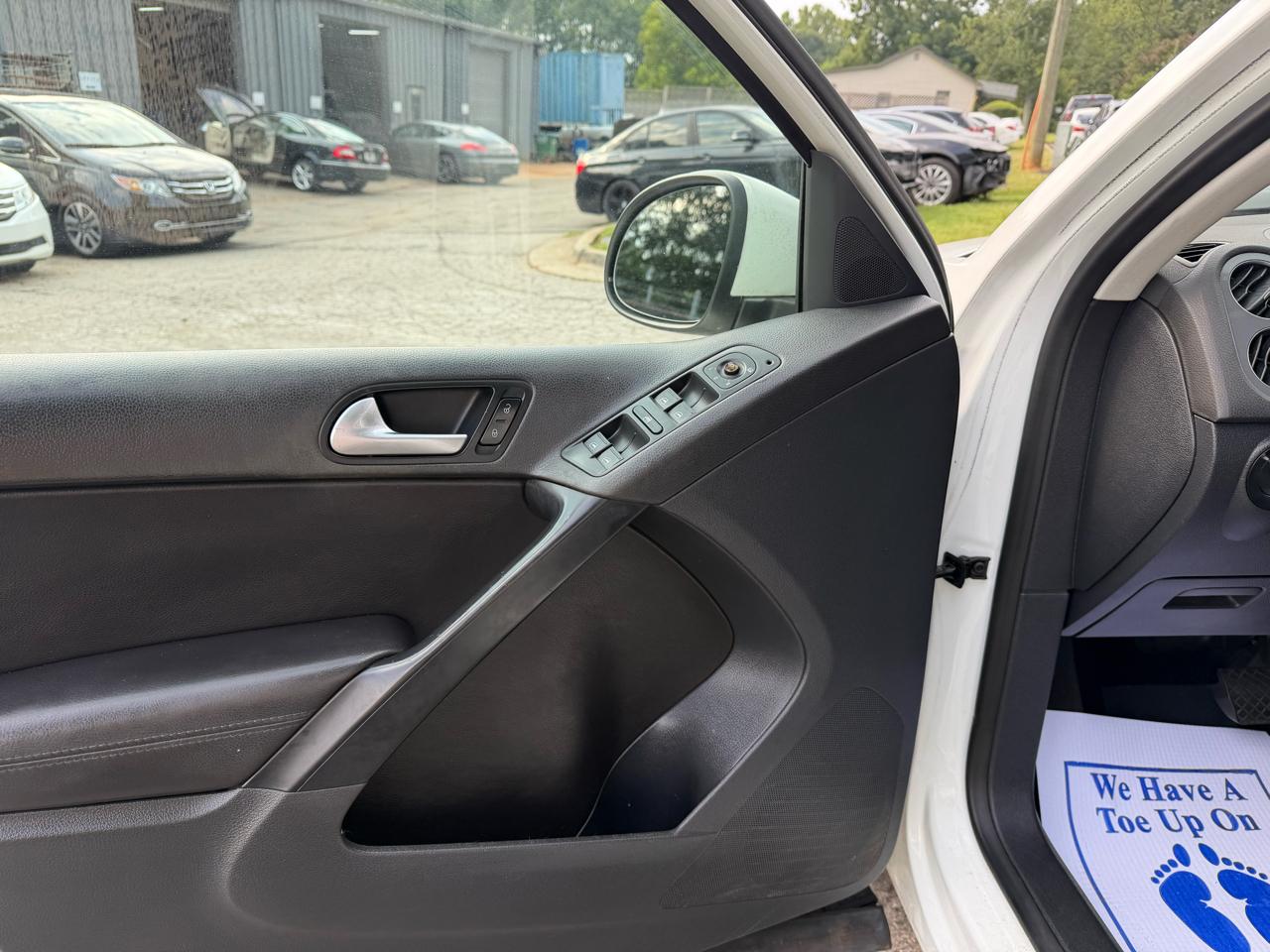 Volkswagen Tiguan S 2014