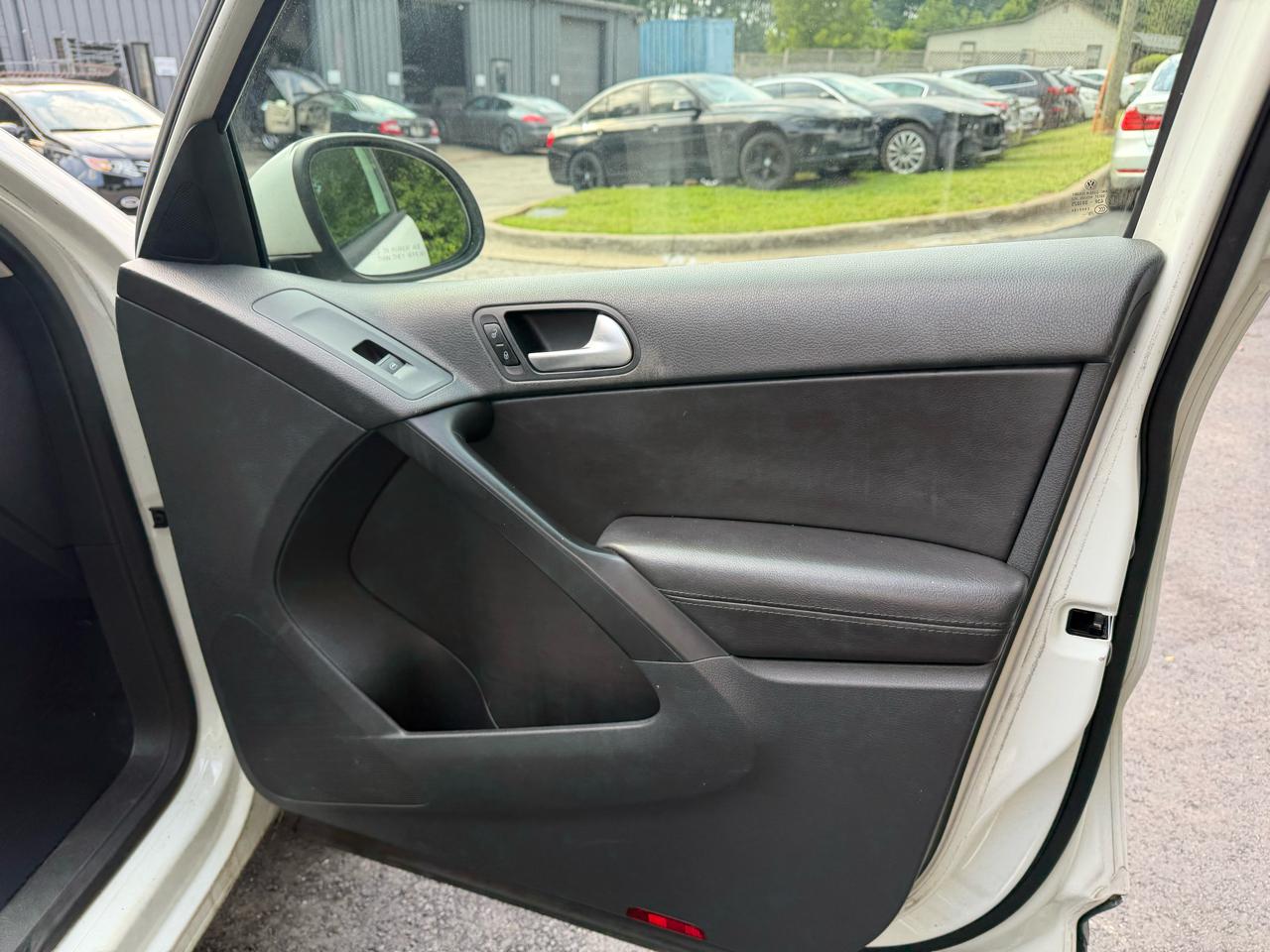 Volkswagen Tiguan S 2014