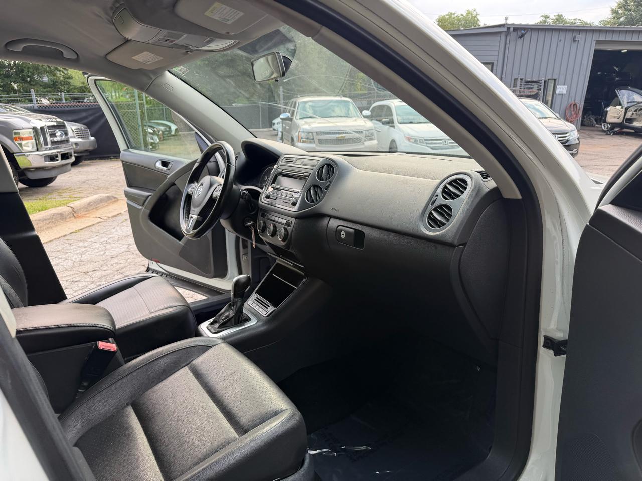Volkswagen Tiguan S 2014