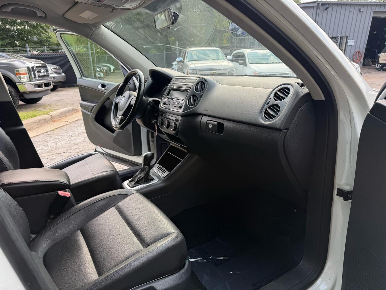 Volkswagen Tiguan S 2014