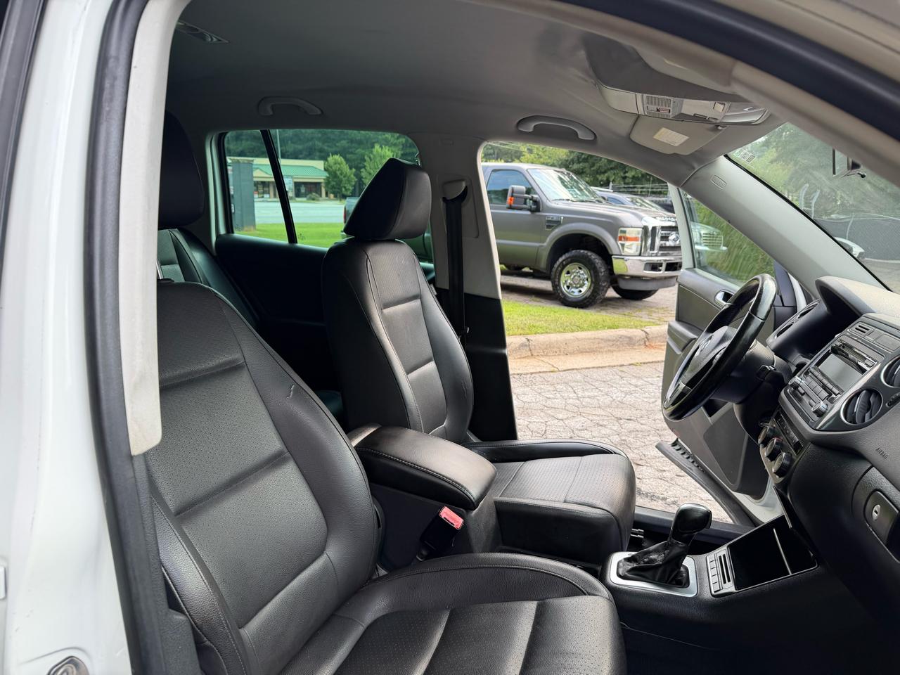 Volkswagen Tiguan S 2014