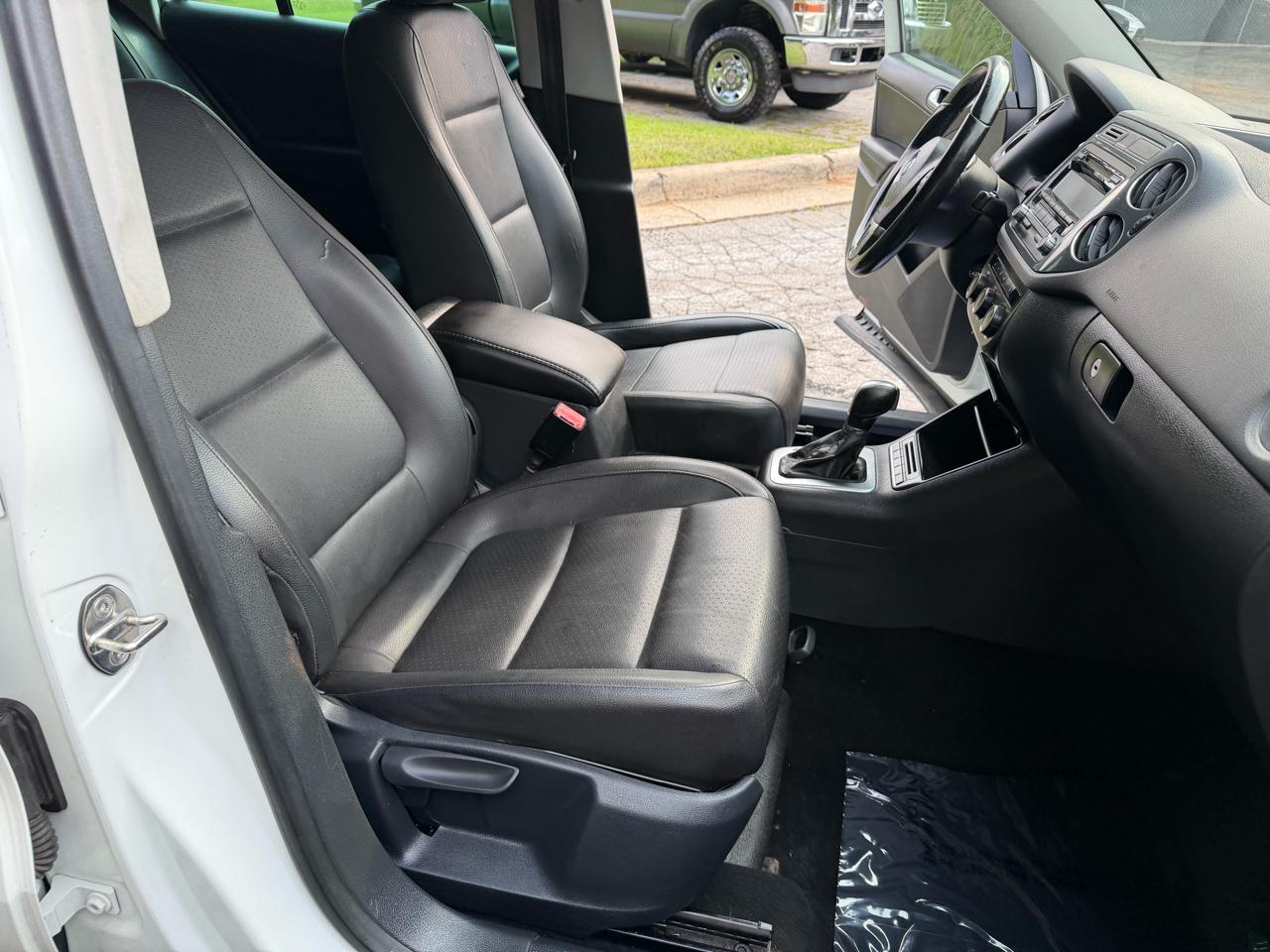 Volkswagen Tiguan S 2014