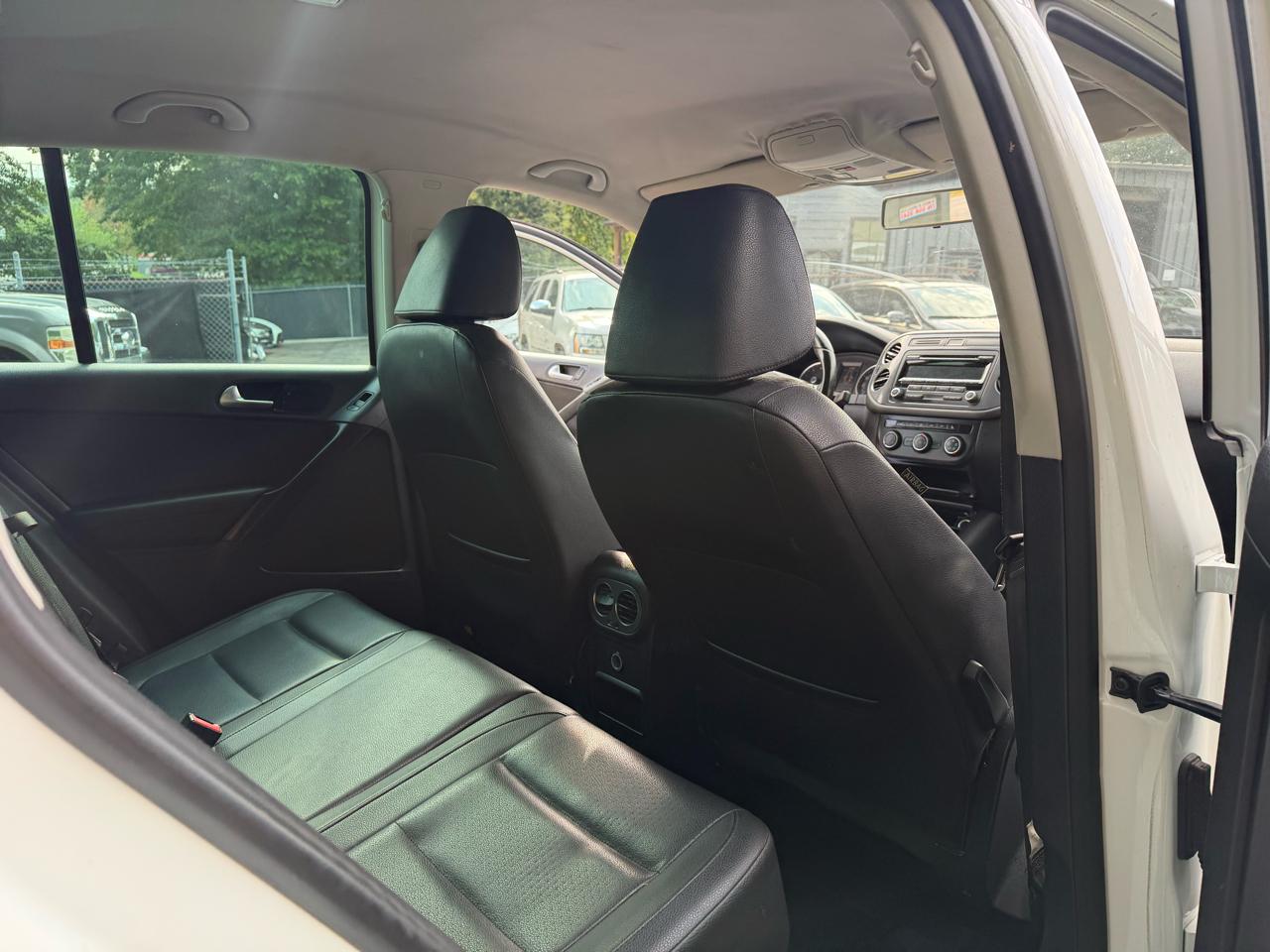 Volkswagen Tiguan S 2014