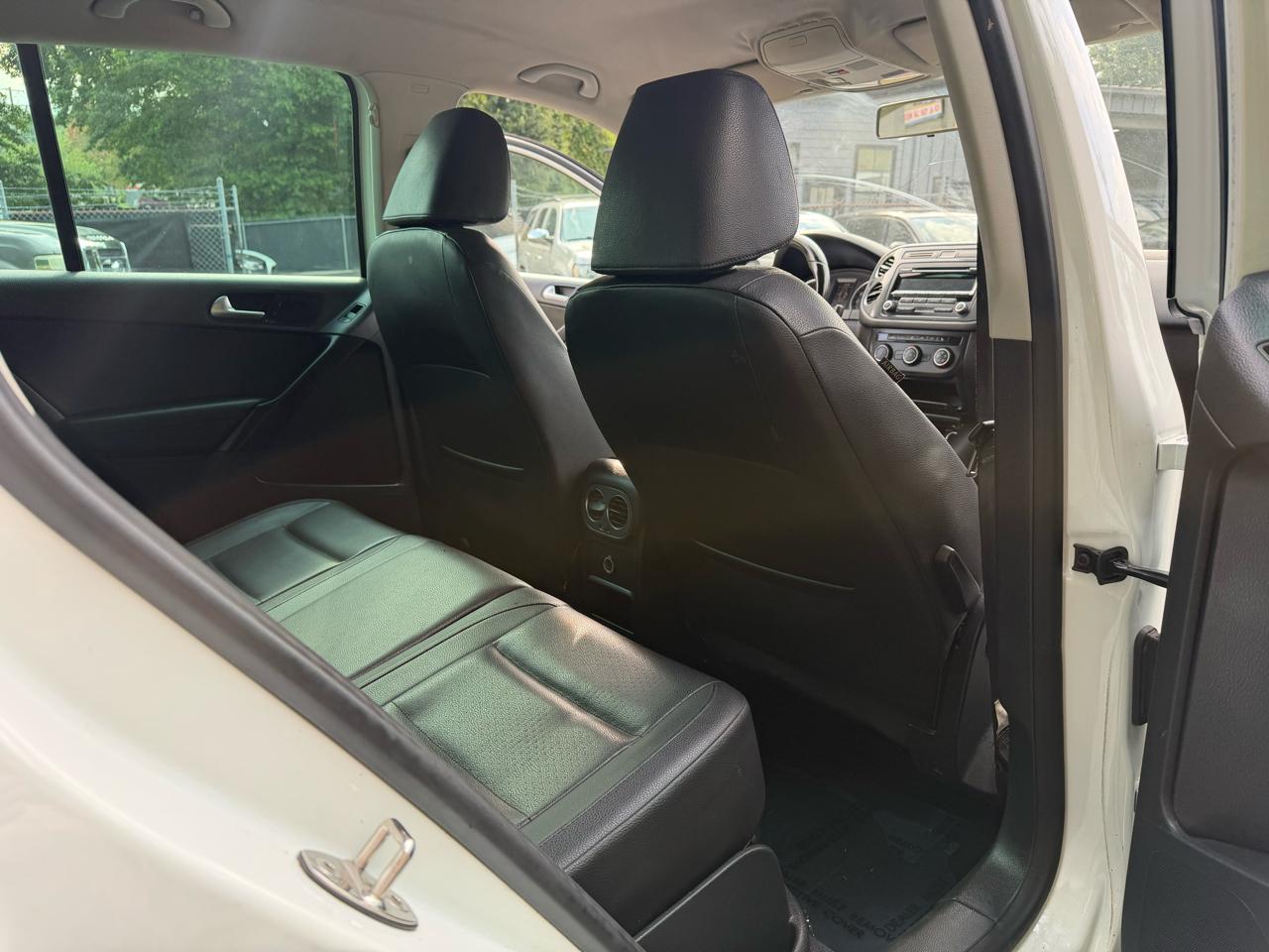 Volkswagen Tiguan S 2014