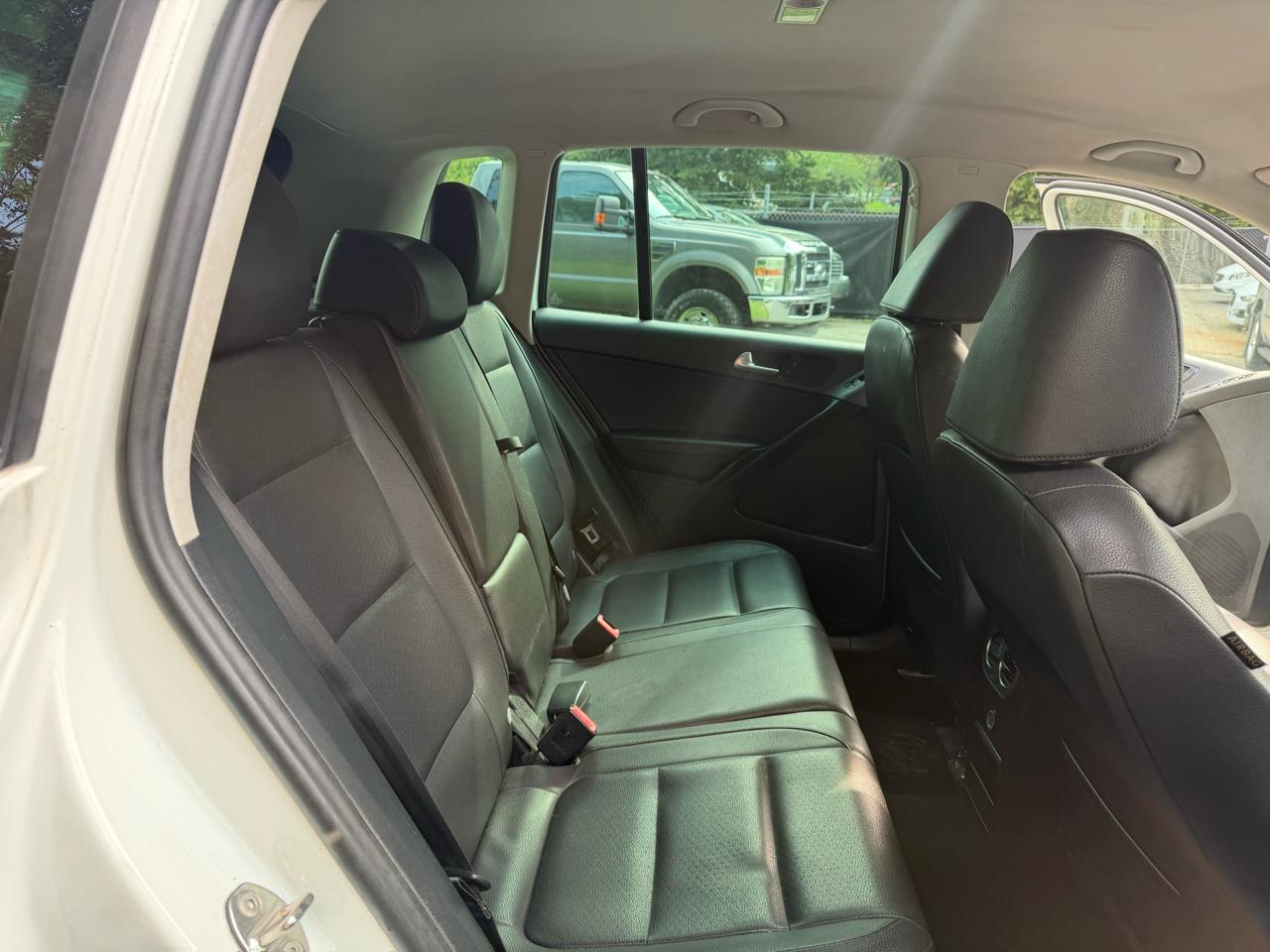 Volkswagen Tiguan S 2014